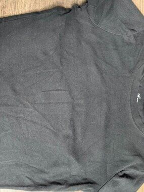 Hollister black crop top women tee Size S...